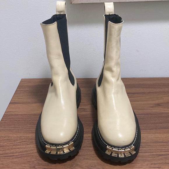 Sandro H22 Liam Stretch Chelsea Boot in Off White. Size 40 (9). - Picture 1 of 9